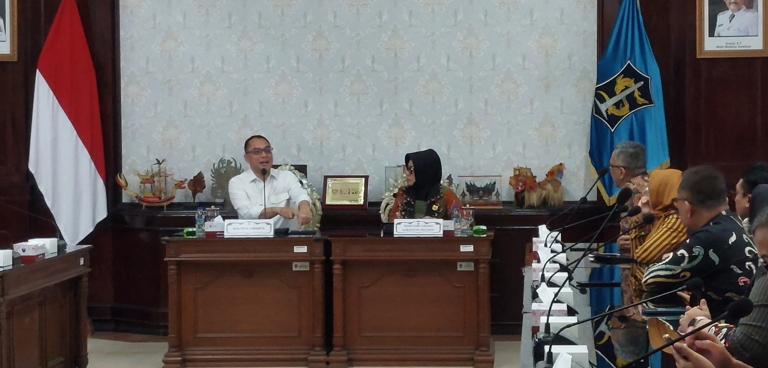 Terima Kunjungan Pemkab Sidoarjo, Eri Cahyadi Paparkan Strategi Anggaran Berbasis Data
