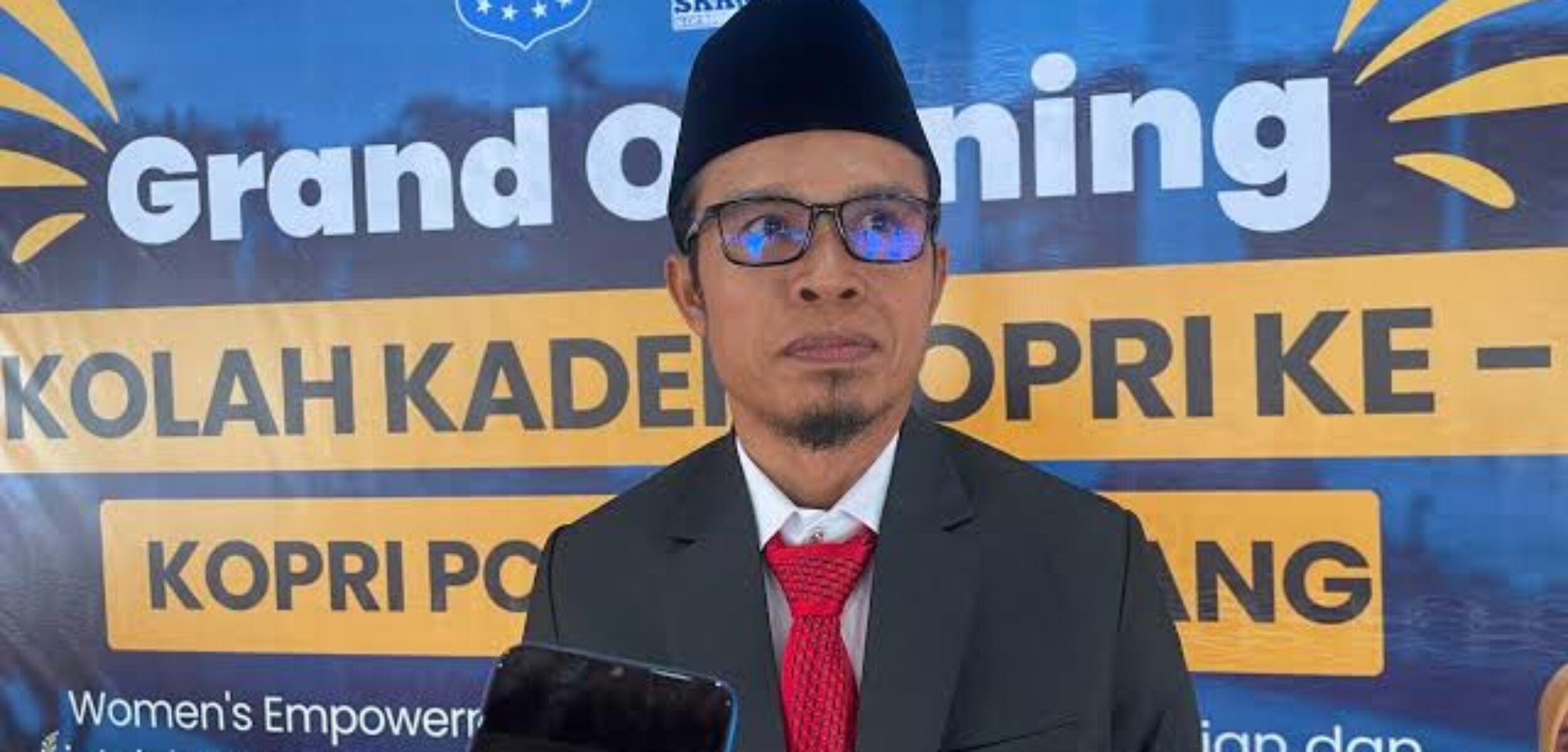 Kabid SD Yusuf saat menghadiri acara Grand Opening Sekolah Kader Kopri (fais/kabarterdepan.com)