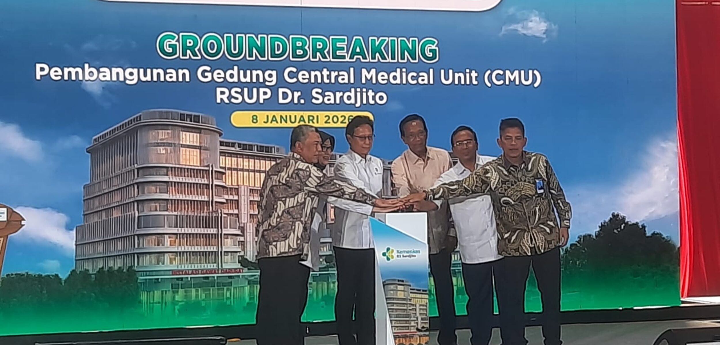 Menteri Kesehatan (Menkes) Budi Gunawan Sadikin melakukan groundbreaking gedung Centr Medical Unit (CMU) RSUP Dr. Sardjito, Kamis (8/1/2026). (Hadid Husaini/kabarterdepan.com )