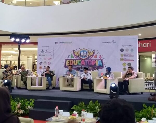 Talk Show Educatopia, Prof Martadi Bicara Pentingnya Kuliah untuk Masa Depan