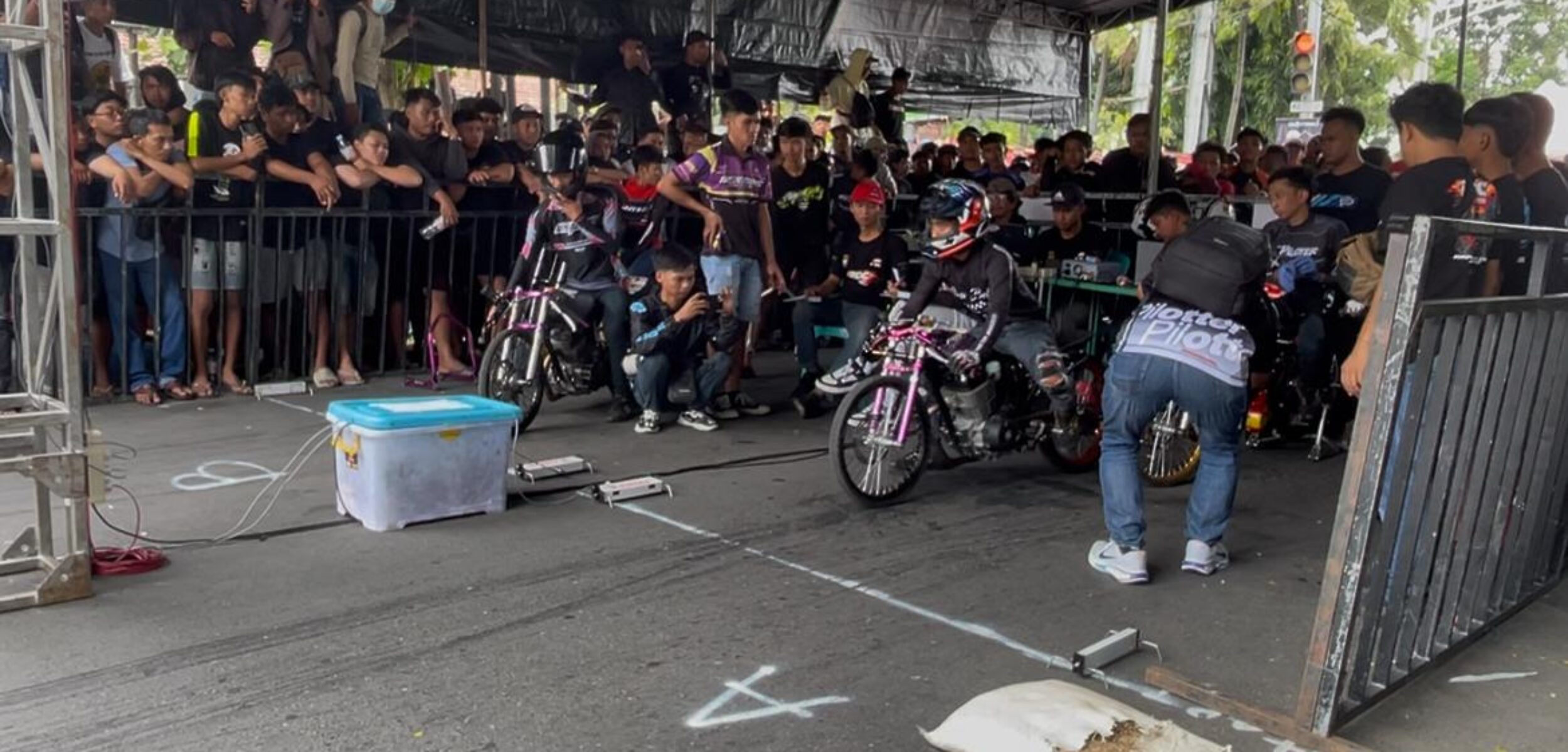 Drag bike Competition Kapolres Jombang Cup 2026.(Karimatul Maslahah/kabarterdepan.com) 
