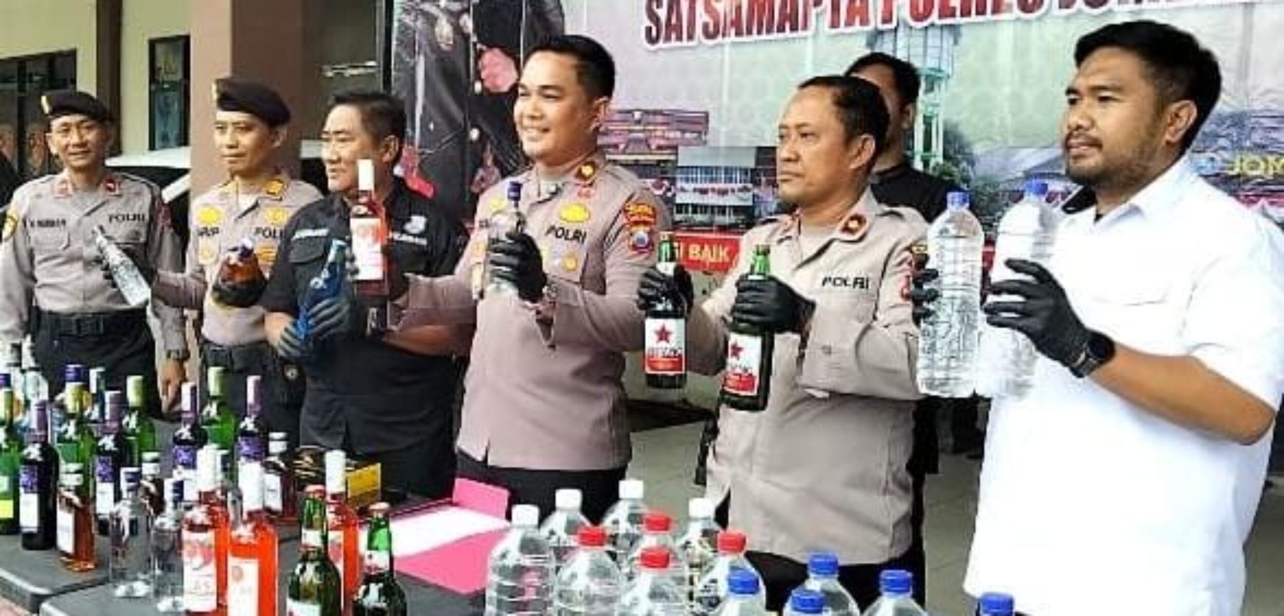 Polres Jombang saat Pers Rilis Tunjukkan Barang Bukti
