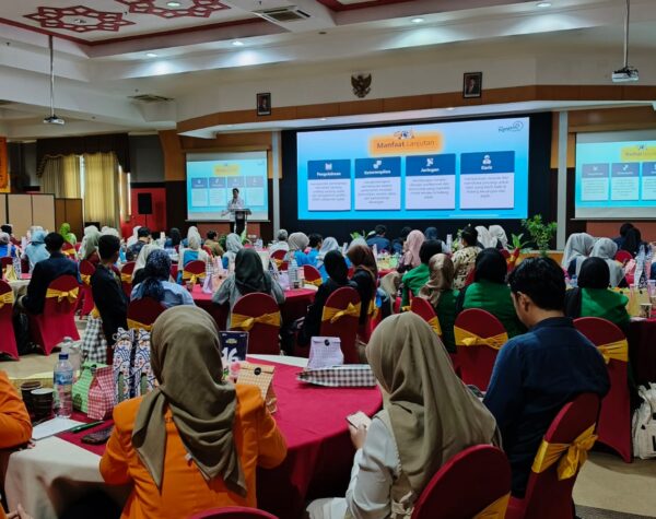 Para Relawan Pajak Sedang Mendengarkan Sambutan Kabid P2 Humas Heru Susilo