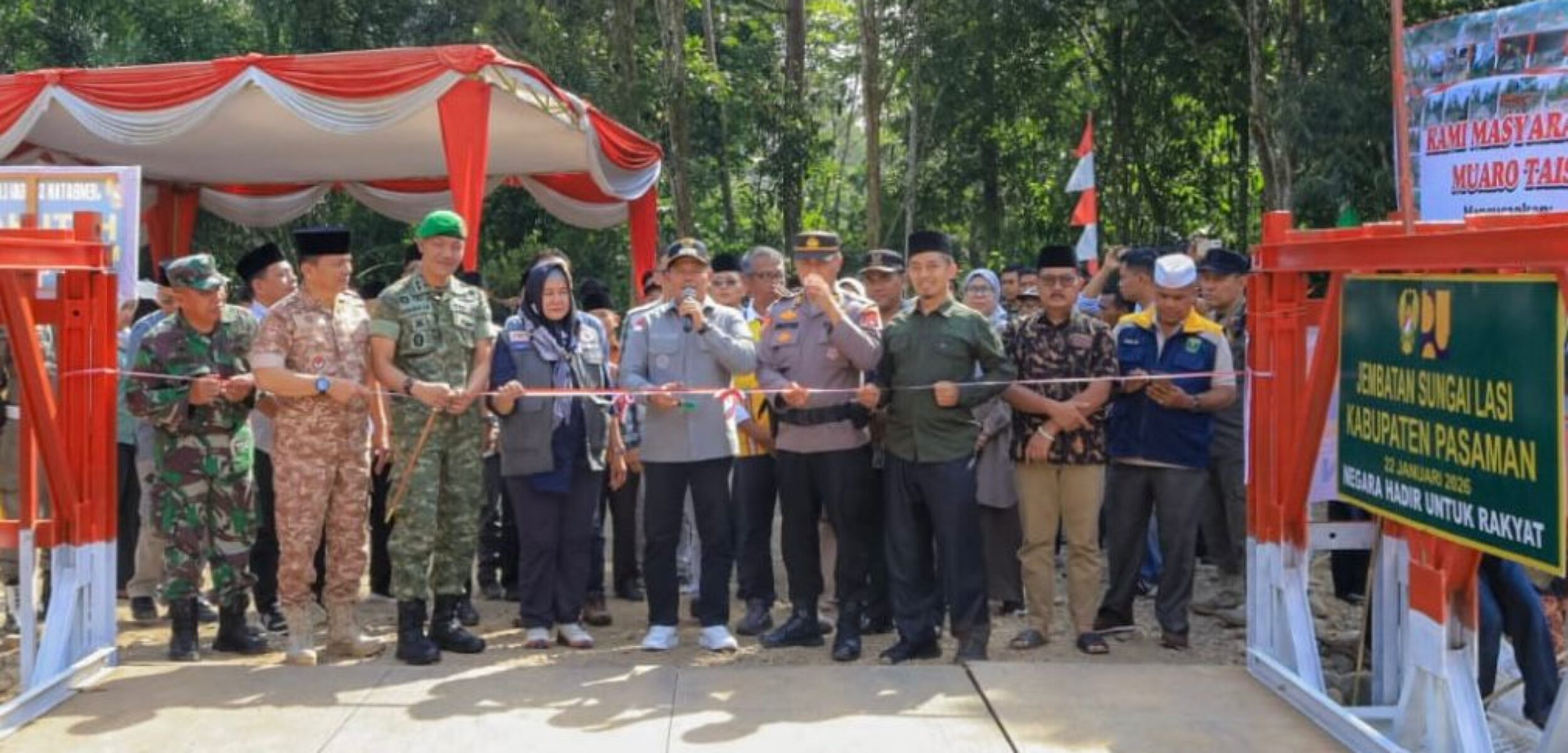 Pasaman: Jembatan Bailey Sungai Lasi Kembali Beroperasi Berkat Respons Cepat Bupati Welly