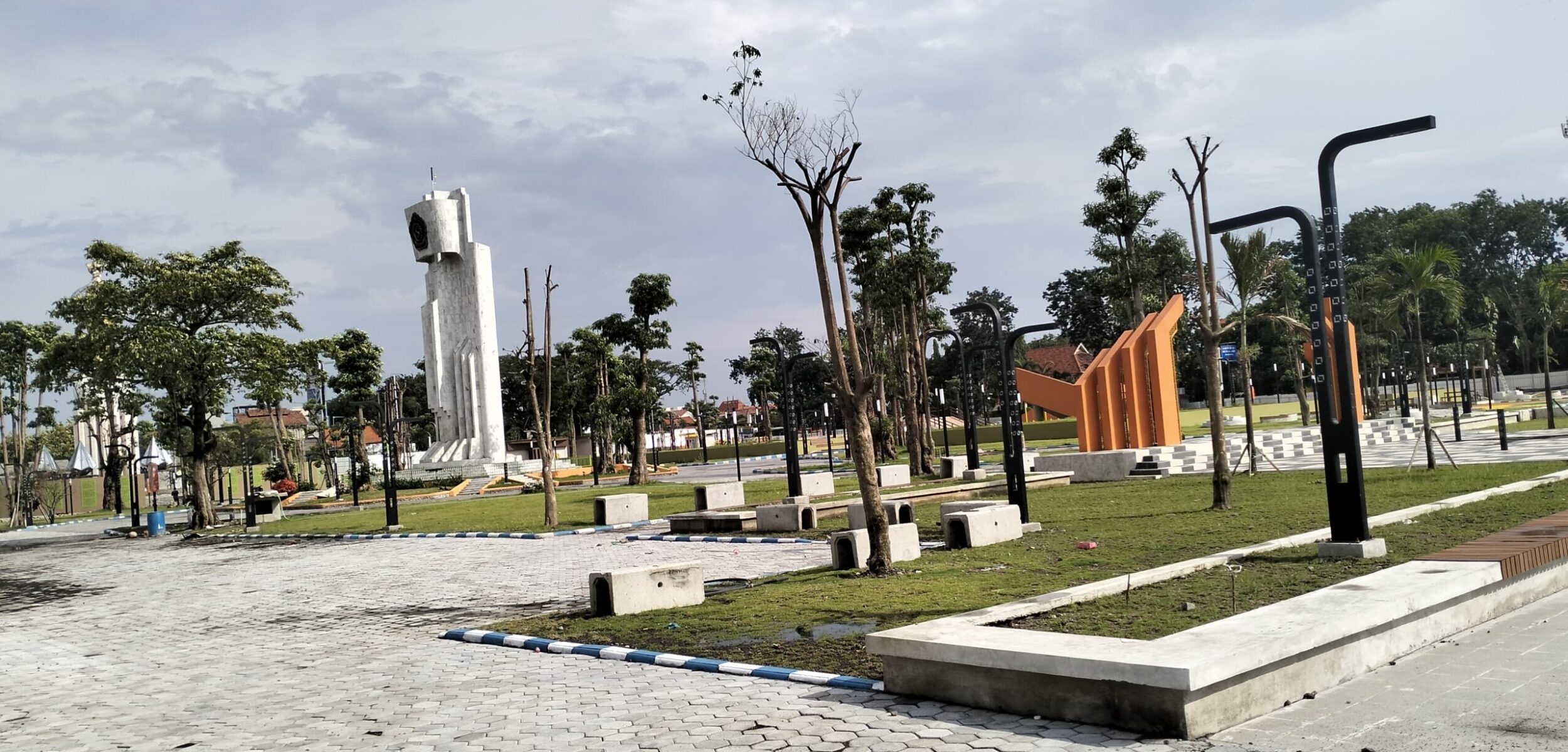 Satpol PP Sidoarjo Siagakan Pengamanan Alun-alun, Pastikan Ketertiban Pengunjung dan PKL