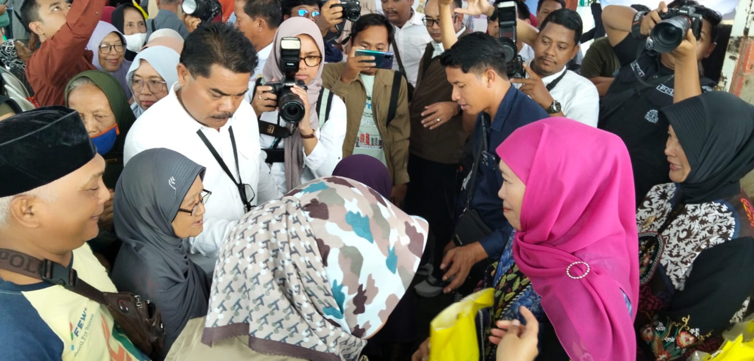 Pemprov Jatim Hadirkan Pasar Murah, Warga Bojonegoro Sambut Antusias