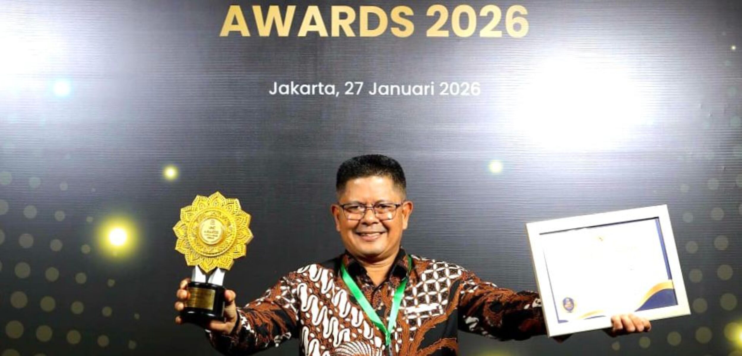 UHC Pasaman Raih Pengakuan Nasional, Bupati Welly Suhery Sabet UHC Awards 2026
