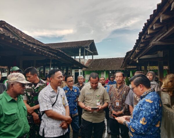 Kementan Dorong Vaksinasi Massal PMK Serentak saat Kunjungi Kelompok Ternak di Sleman