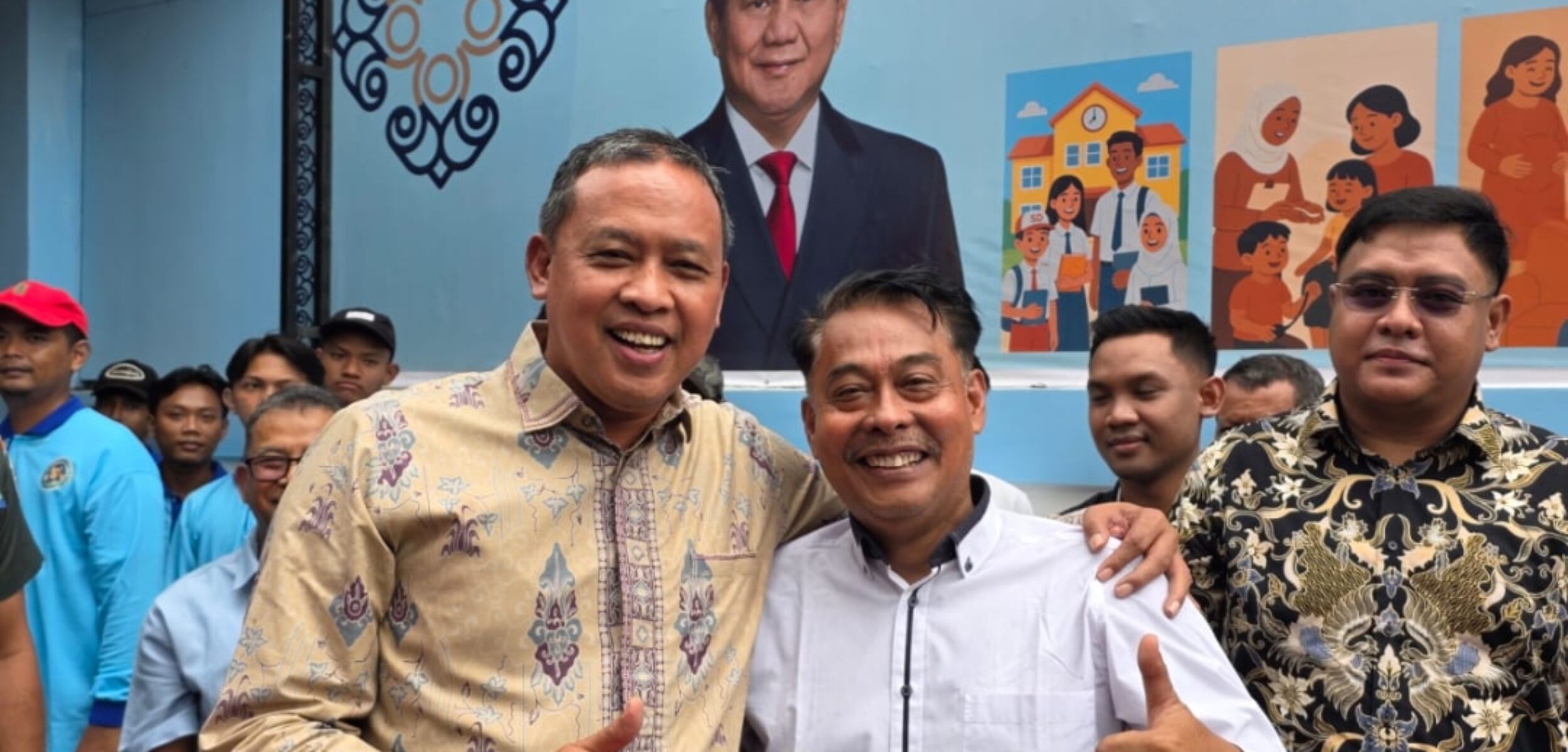 Wali Kota Bekasi Tri Adhianto bersama ketua Kadin Qadar Ruslan Siregar saat peresmian SPPG jatibening. (Yanso/kabarterdepan.com) 