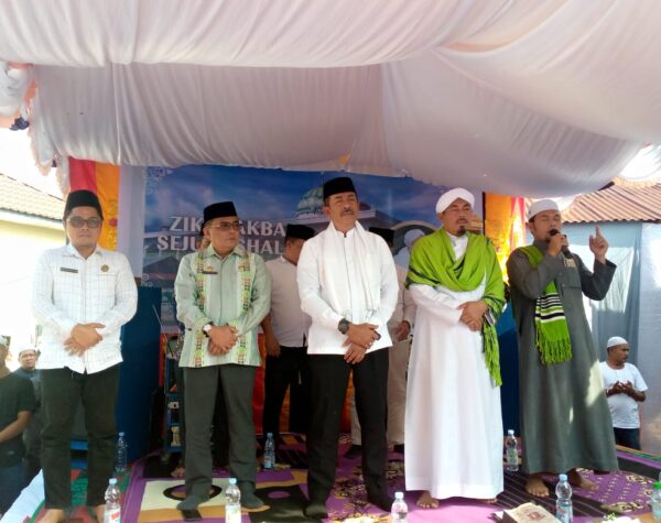 Ribuan Jamaah Padati Masjid Nurul Iman di Kecamatan Siabu, Kumandangkan Sejuta Selawat untuk Madina