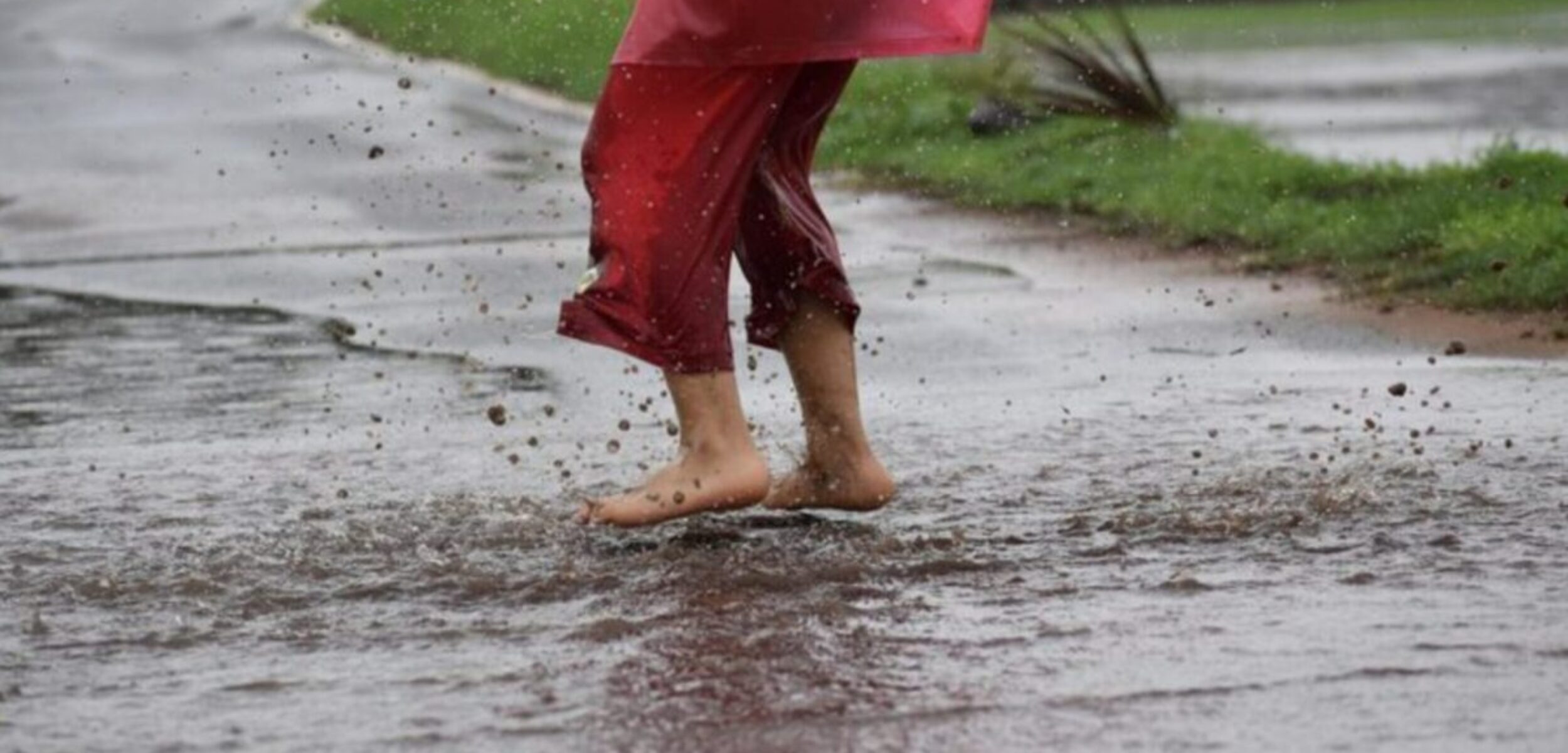 Cuaca Jawa Barat Besok Minggu 15 Februari, Hujan Sedang