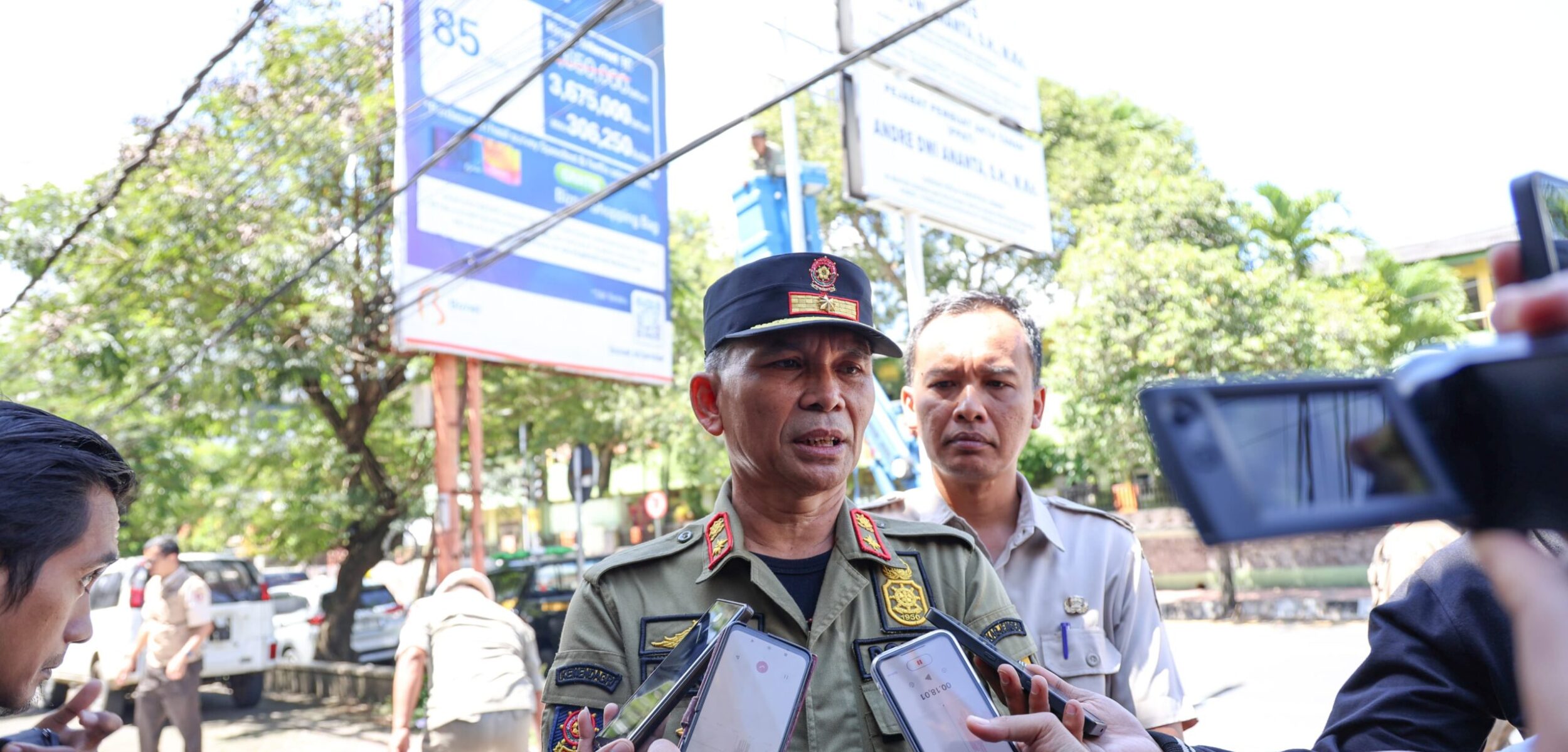 Satpol PP Pemkab Jember Gencarkan Penertiban Reklame Ilegal.
