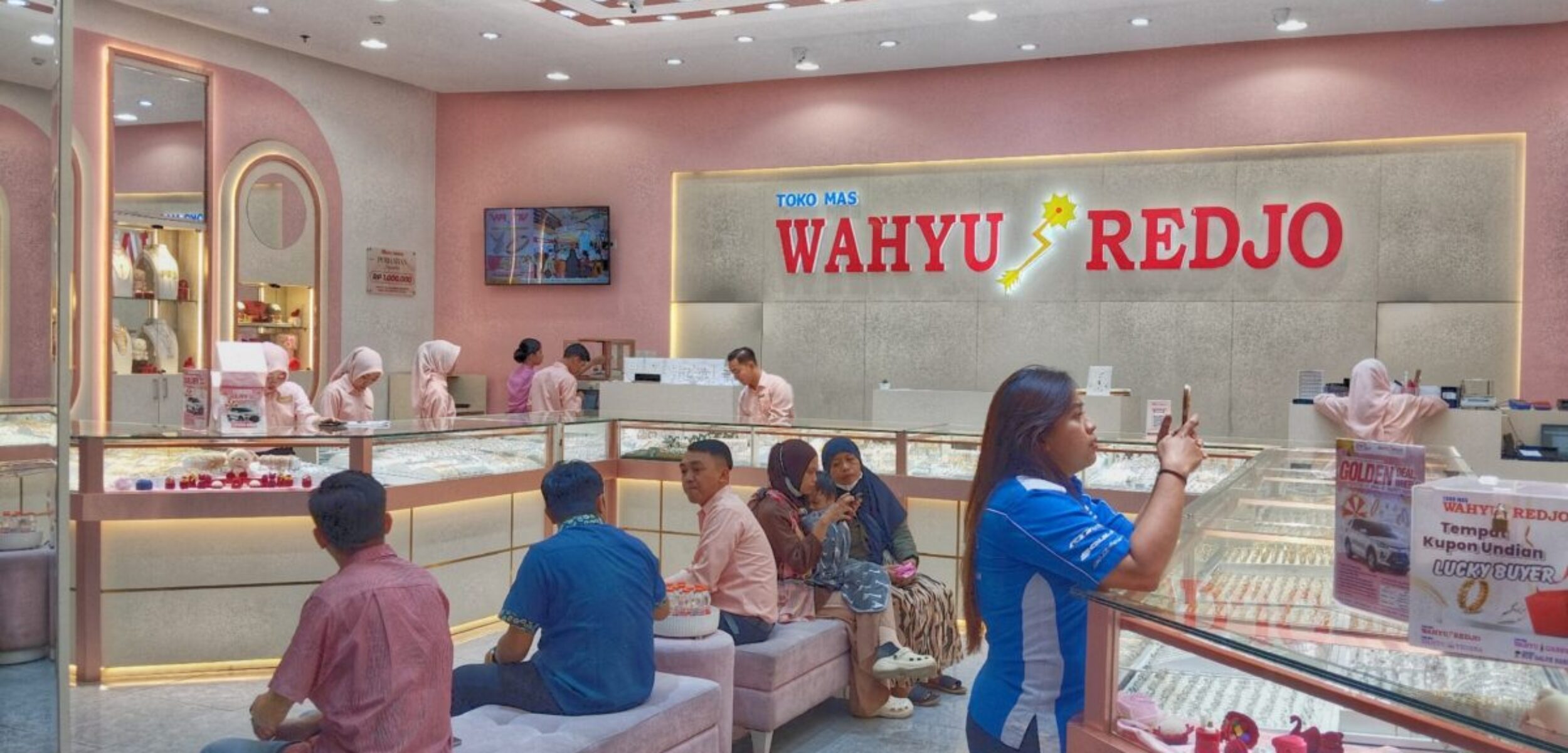 Jelang Ramadan, Harga Emas di Mojokerto Fluktuatif dan Cenderung Naik (Aurelia/kabarterdepan)