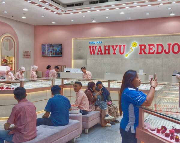 Jelang Ramadan, Harga Emas di Mojokerto Fluktuatif dan Cenderung Naik (Aurelia/kabarterdepan)