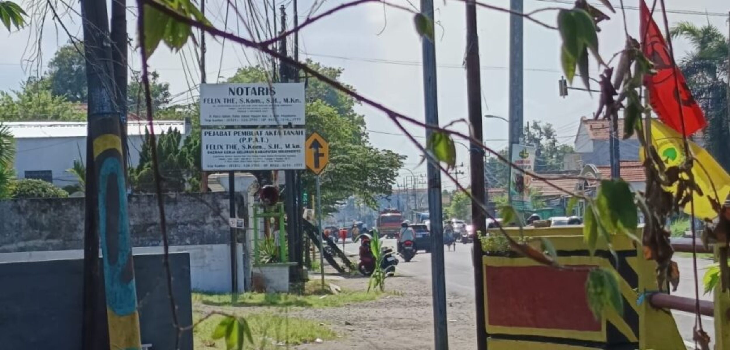 Tiang Miring Ancam Bangunan, Arus Sungai Kikis Pondasi