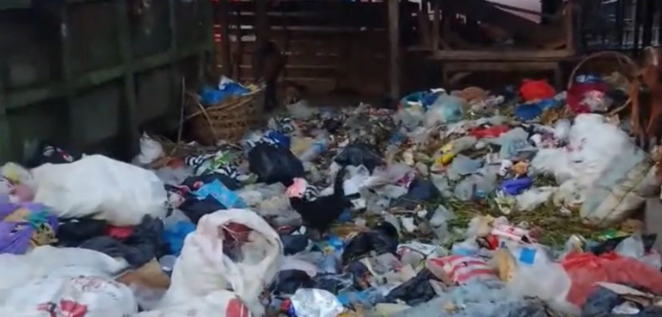 Masyarakat Resah Sampah Menggunung di Pasar Rao Pasaman, Ini Kata Dinas PRKPLH