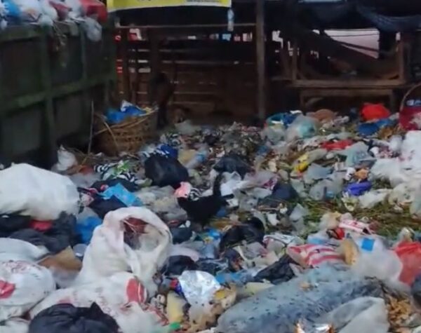Masyarakat Resah Sampah Menggunung di Pasar Rao Pasaman, Ini Kata Dinas PRKPLH