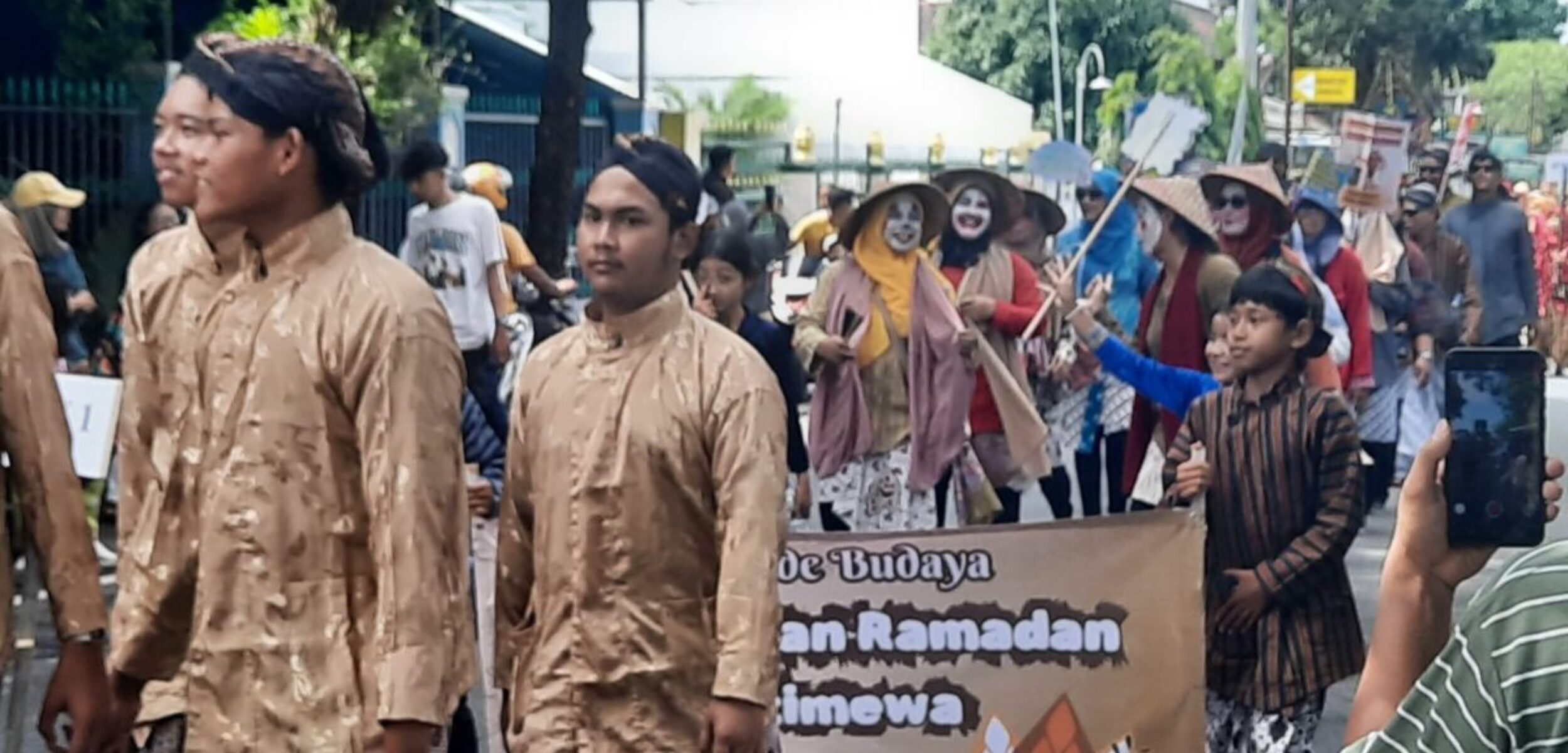 Kirab budaya jelang Ramadan di Kelurahan Sorosutan, Umbulharjo, Yogyakarta. (Hadid Husaini/kabarterdepan.com) 