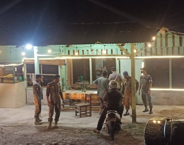 Jelang Ramadan, Petugas Gabungan Dharmasraya Amankan Pulihn Botol Minuman Alkohol