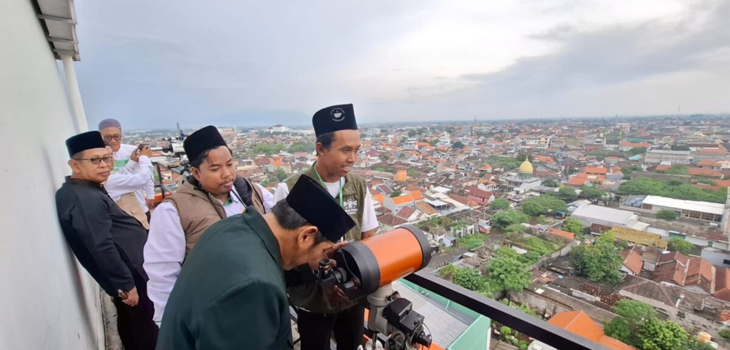 IMG 20260217 WA0112 1 Rukyatul Hilal di Sidoarjo untuk menentukan awal ramadan. (Anies/kabarterdepan.com)