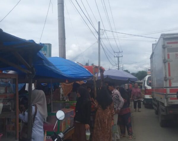 Masyarakat Mandailing Natal Ramai Berbelanja Jelang Ramadhan, Cabai Rp40.000/kg