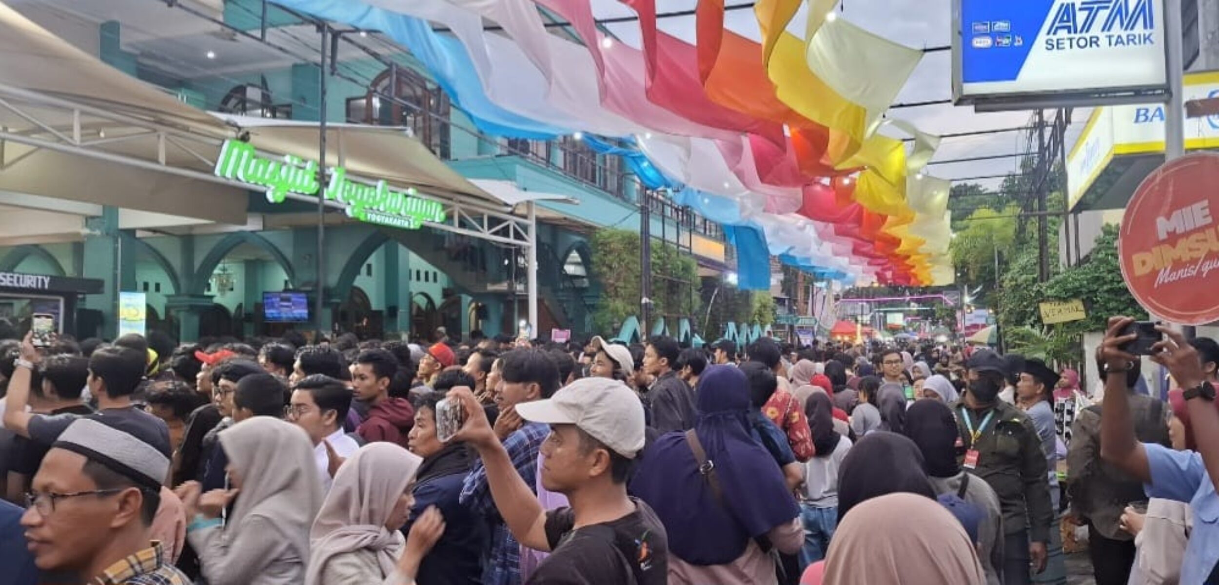 IMG 20260218 WA0244 1 Suasana kampung Ramadan Jogokariyan Yogyakarta. (Hadid/kabartetdepan.com)