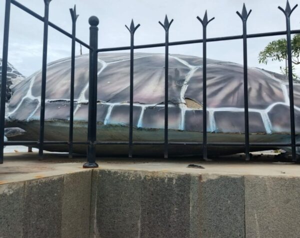 Taman Gadobangkong Sukabumi Rusak, Patung Penyu Retak