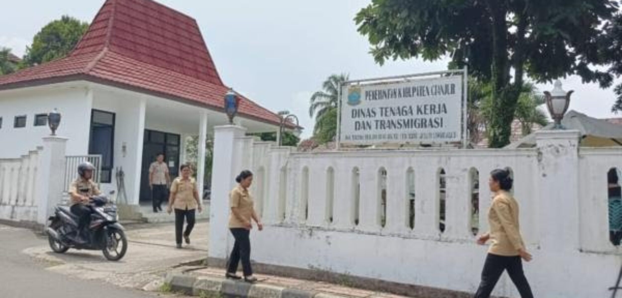 Kantor Disnakertrans Cianjur. (Hasan/kabarterdepan.com)
