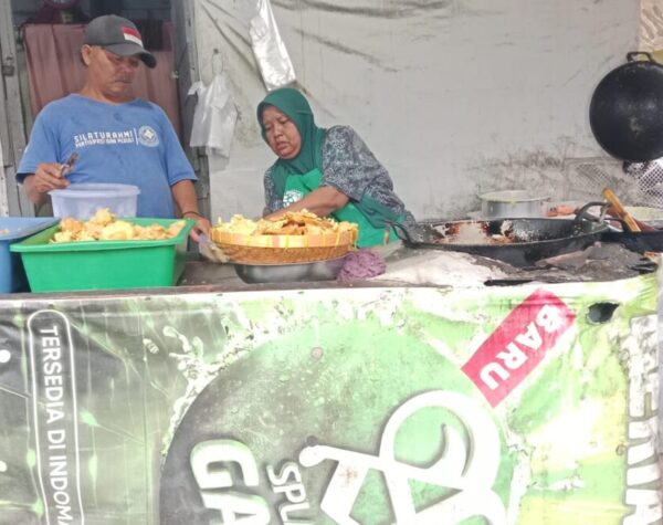 IMG 20260223 WA0051 1 Nekat Merantau ke Mojokerto Gorengan Mamake Bertahan 16 Tahun