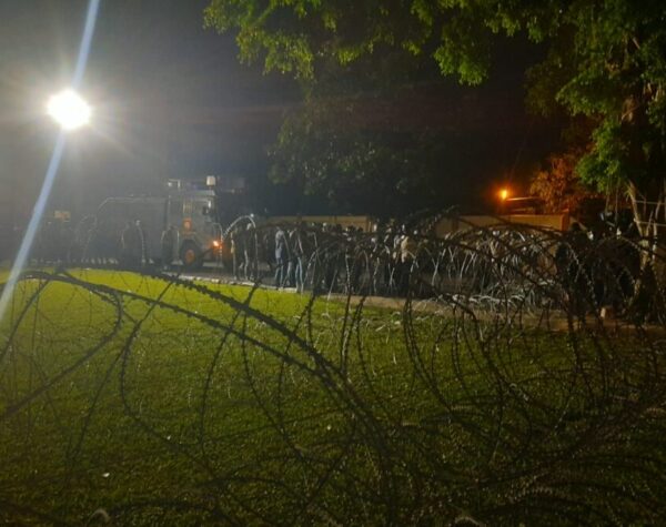 Demo Memanas di Mapolda DIY, Massa Jebol Gerbang Timur