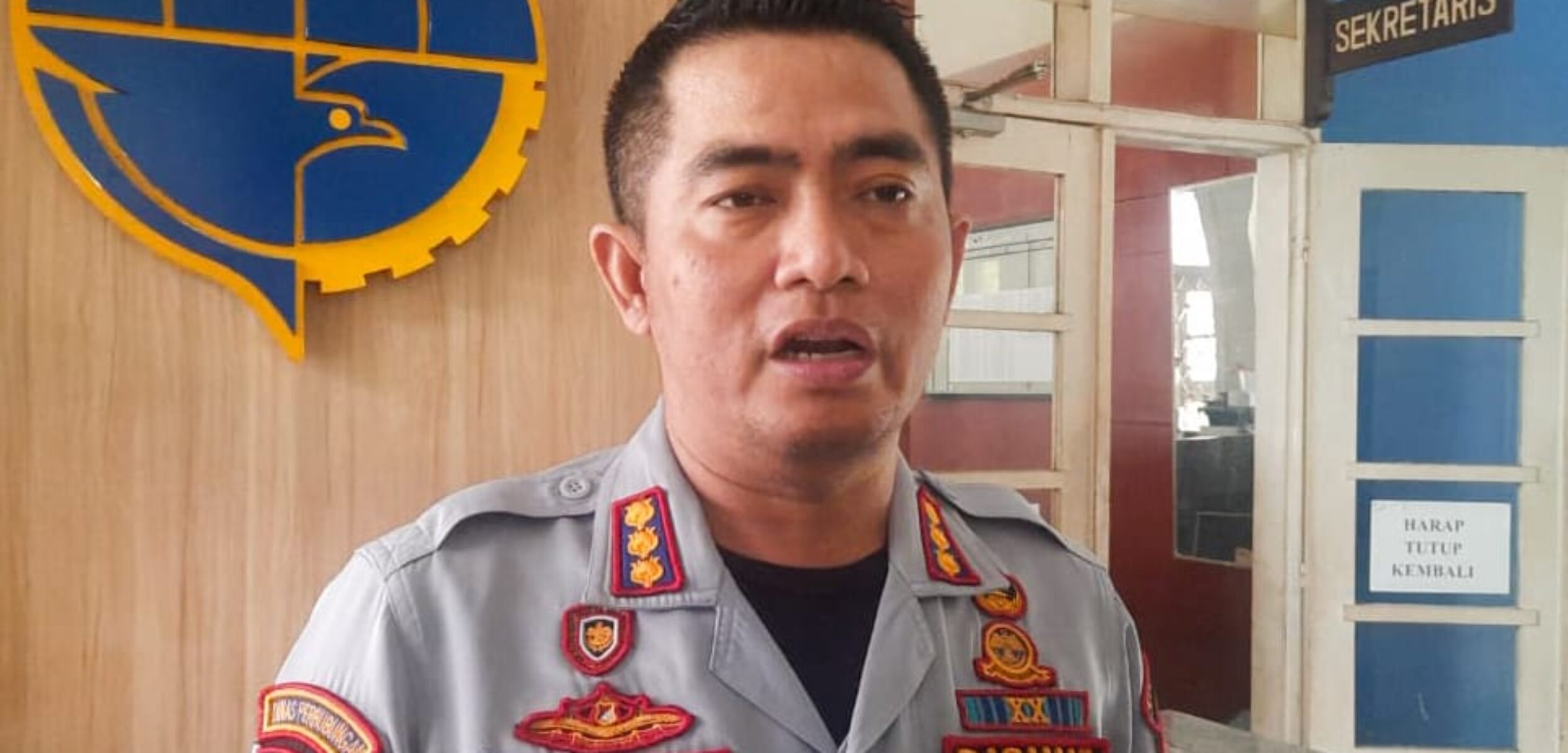 Gatot Triyono Kadishub Jember menjelaskan soal teknis mudik gratis. (Lana/kabarterdepan.com)