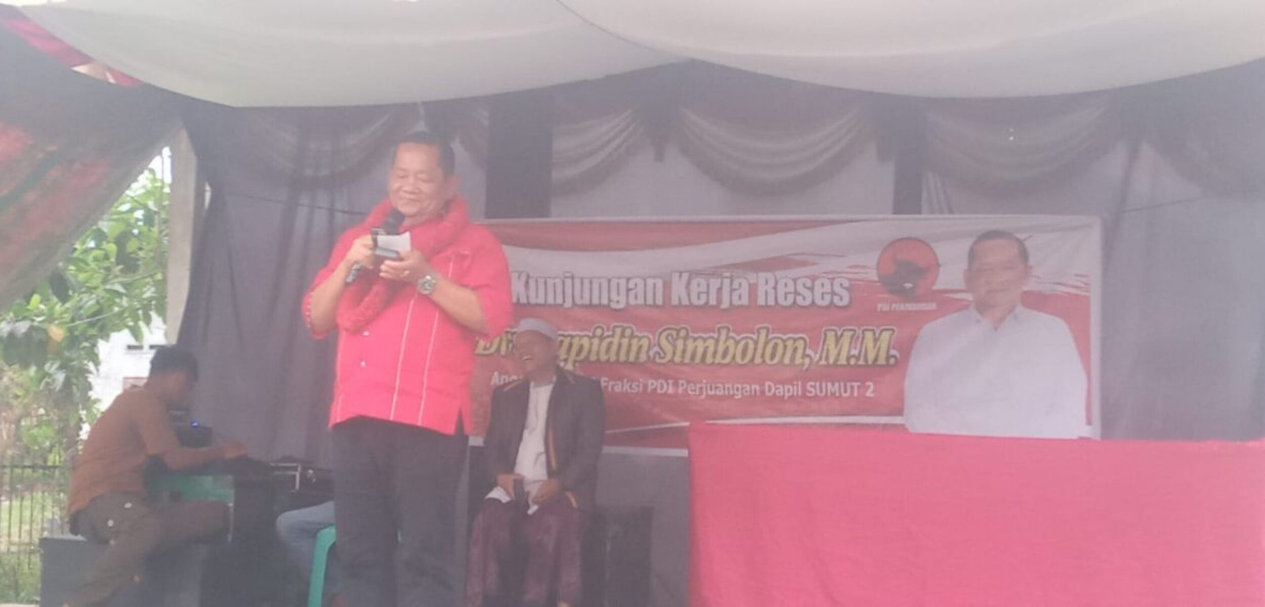 IMG 20260225 WA0179 1 Anggota DPR-RI Rapidin Simbolon tampung aspirasi perbaikan irigasi. (Suhartono/kabarterdepan.com)