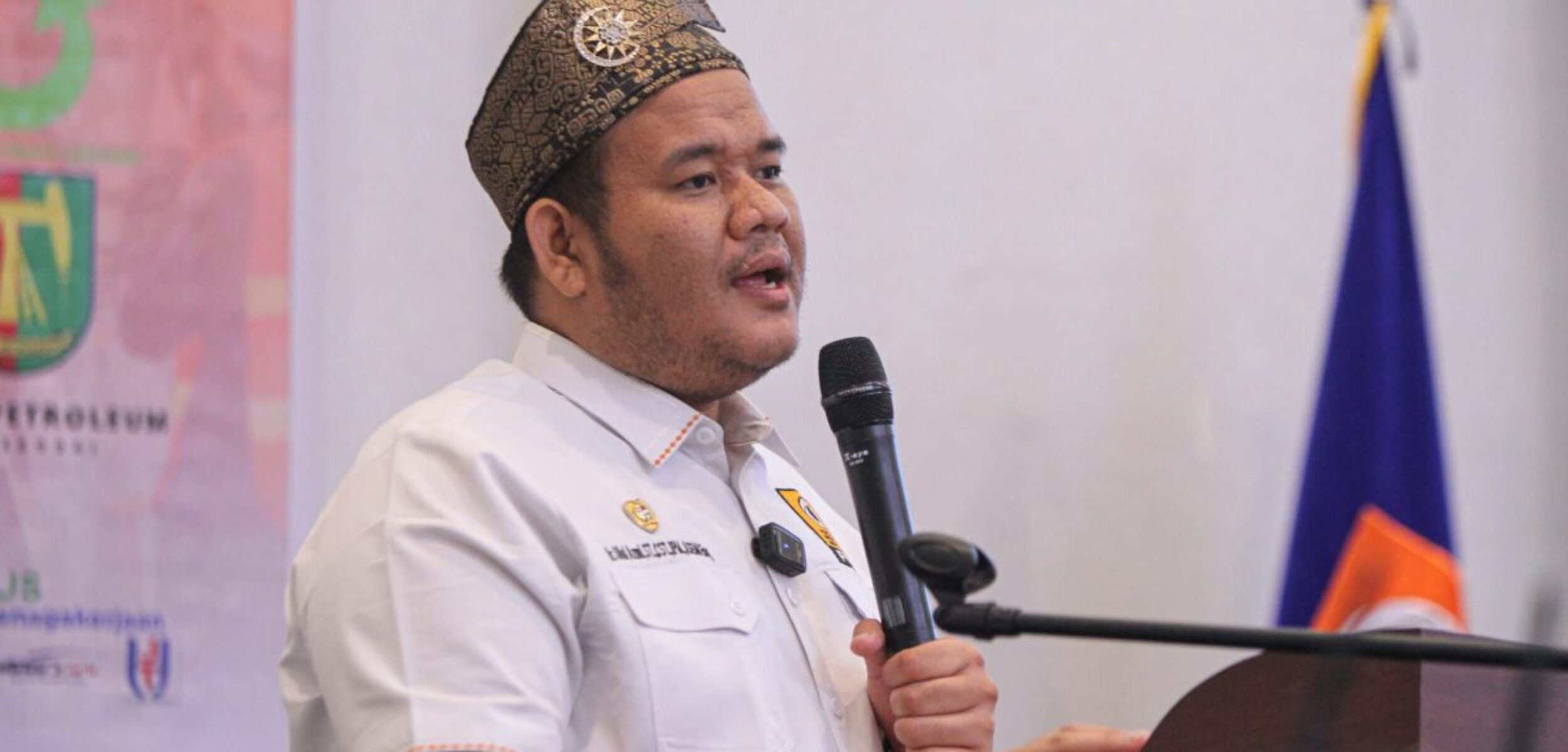 Tokoh muda Riau Ir. Ulul Azmi, saat menyampaikan pandangannya terkait insiden pembacokan mahasiswi di UIN Suska, Kamis (26/2). Sumber: (FajarPR/Kabarterdepan.com)