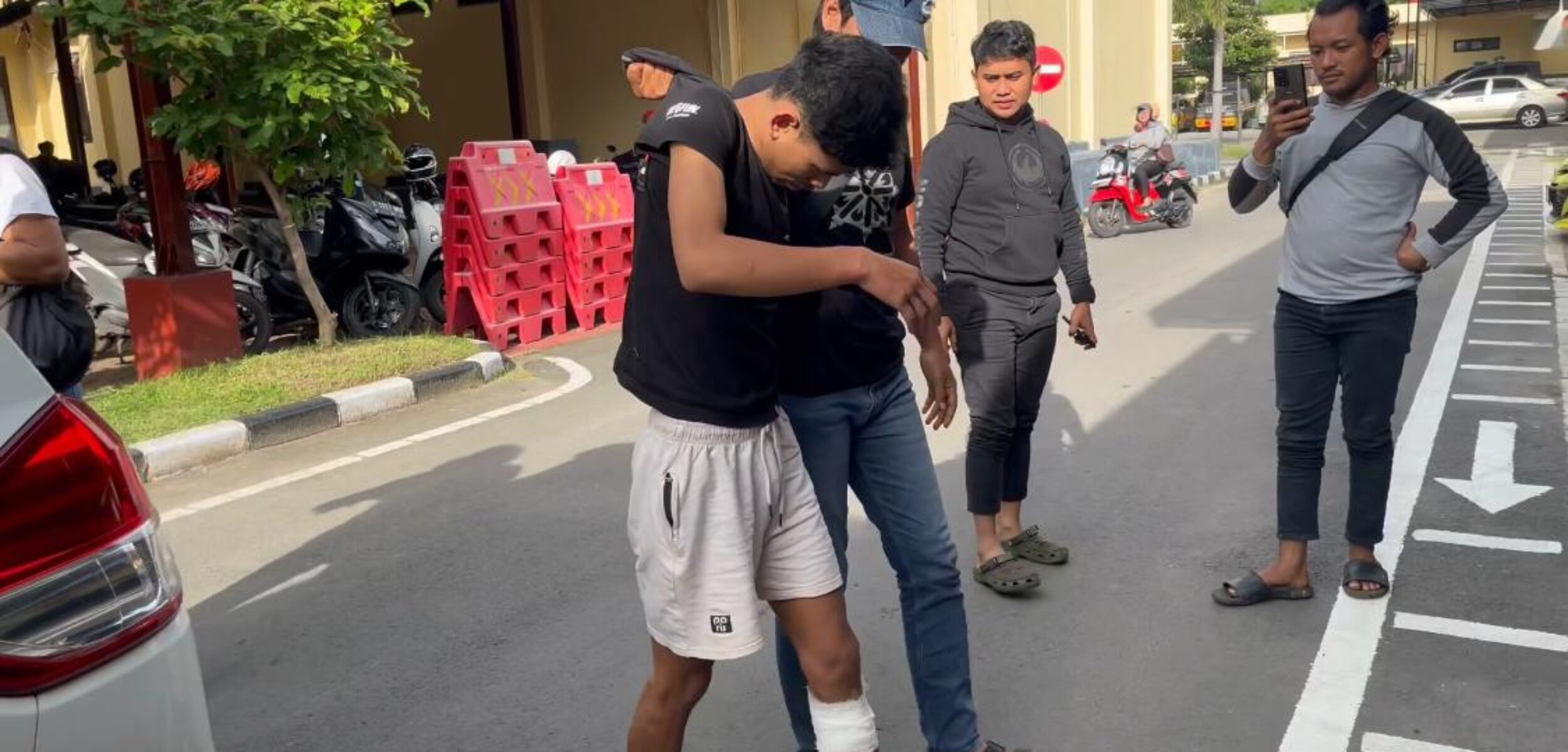 IMG 20260227 WA0010 1 Pelaku maling Pikap L300 saat diamankan. Sumber: (Segaf/Kabarterdepan.com)