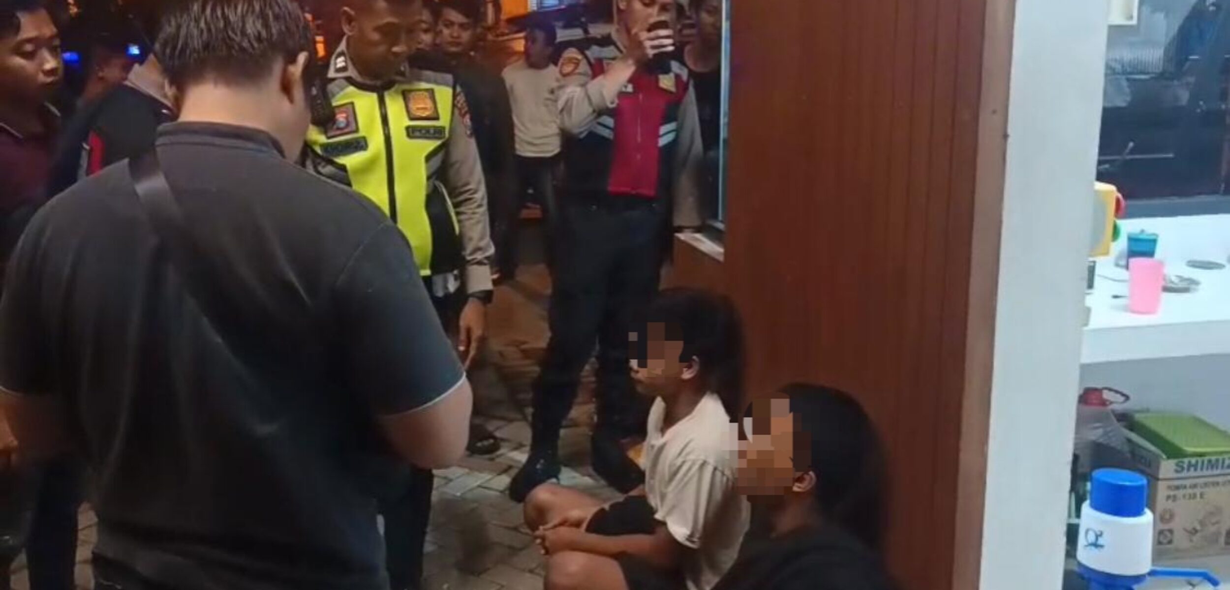 Sejumlah remaja diduga pelaku perang sarung yang diamankan. (Segaf/Kabar Terdepan.com)