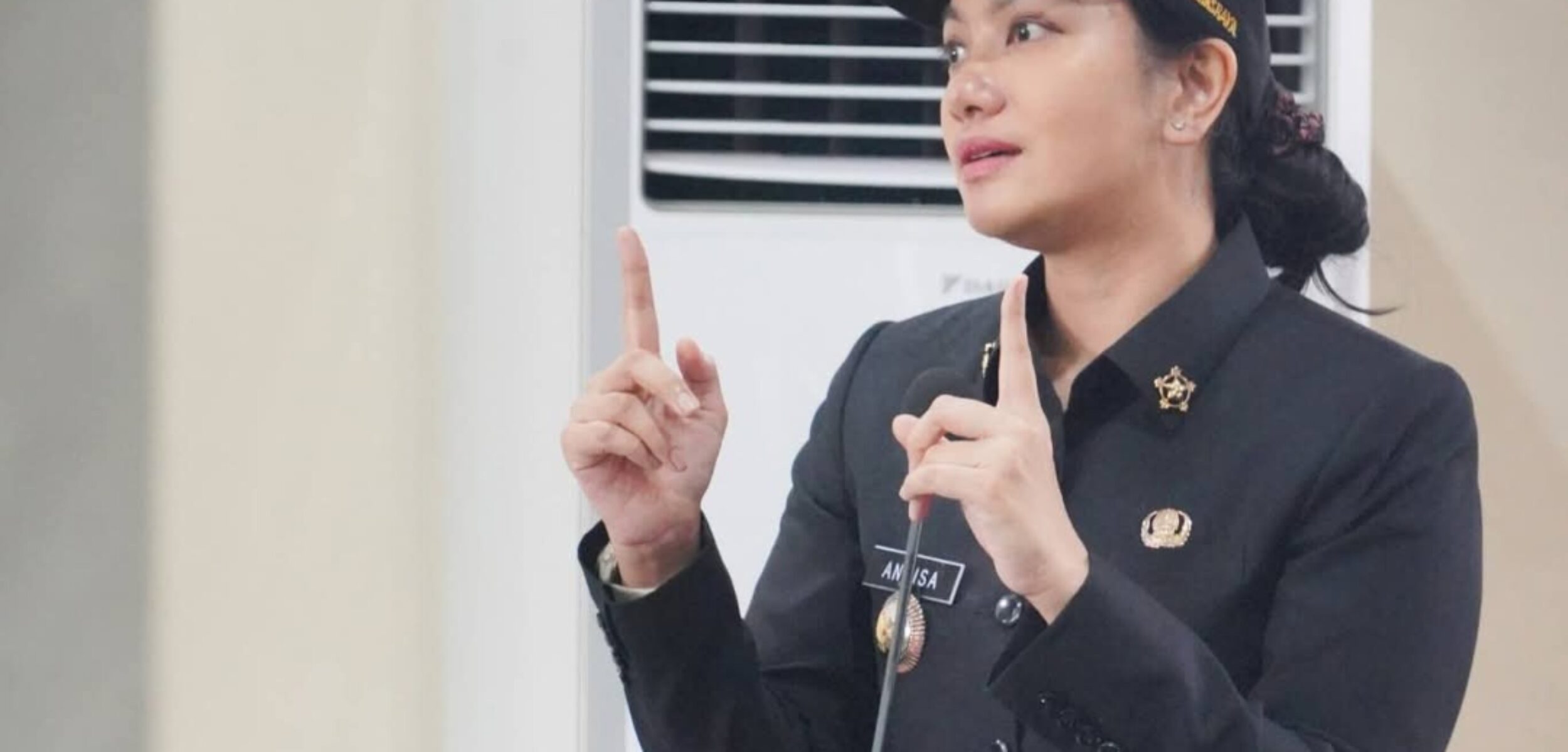 Bupati Dharmasraya, Annisa Suci Ramadhani.