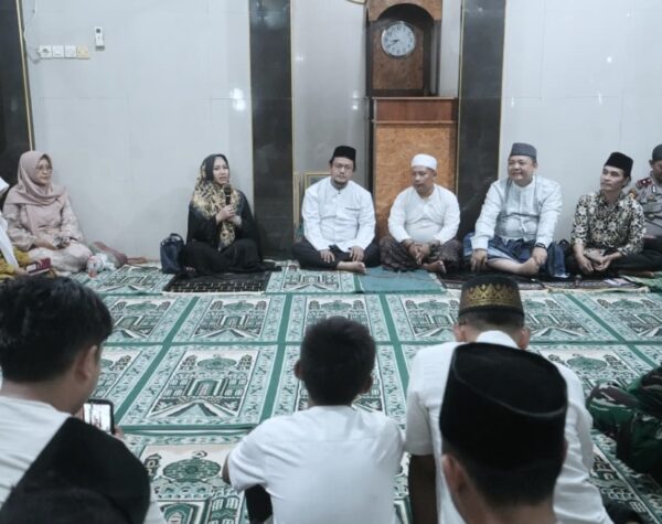 Awali Safari Ramadan 1447 H, Wali Kota Mojokerto Salat Tarawih Bersama Warga