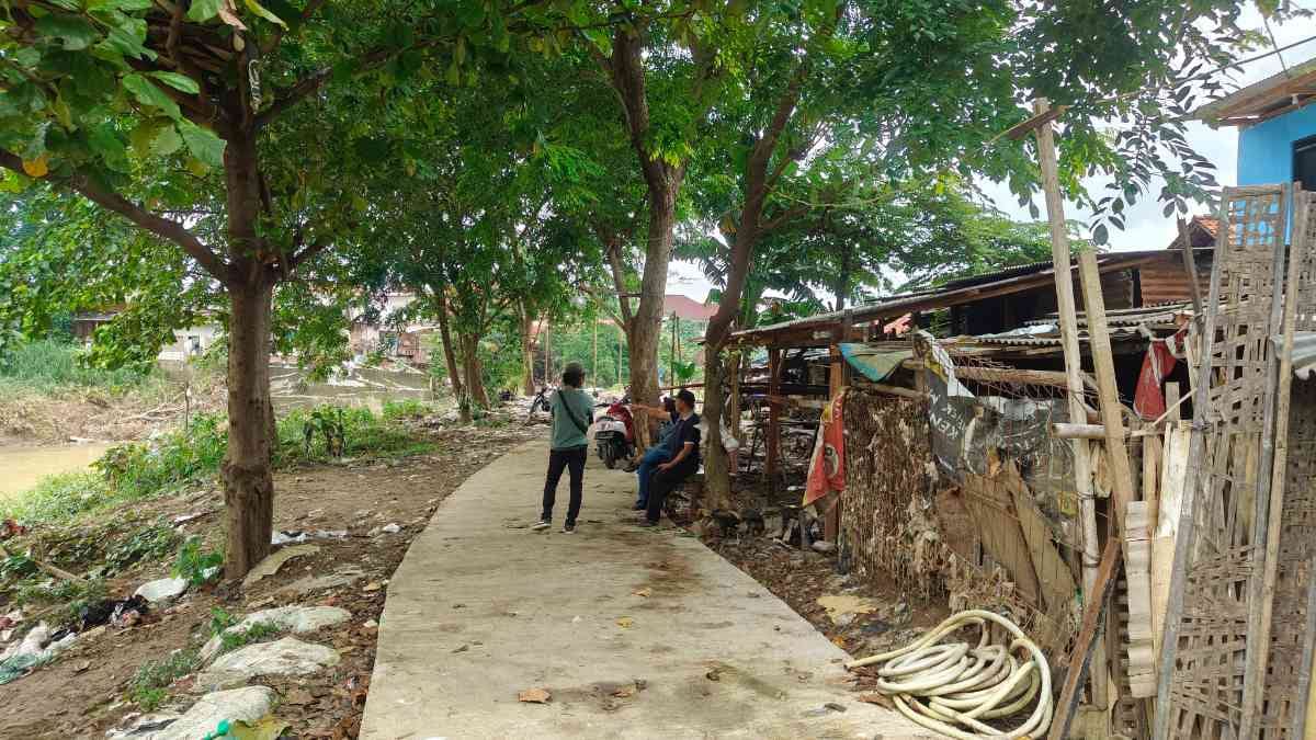 Bantaran Kali Bekasi 