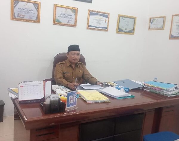 Plt Kepala Dinas Koperasi, Perindustrian, Dan Perdagangan (Diskopindag), Zaiful Muqaddas saat ditemui di ruangannya (fais/kabarterdepan.com)