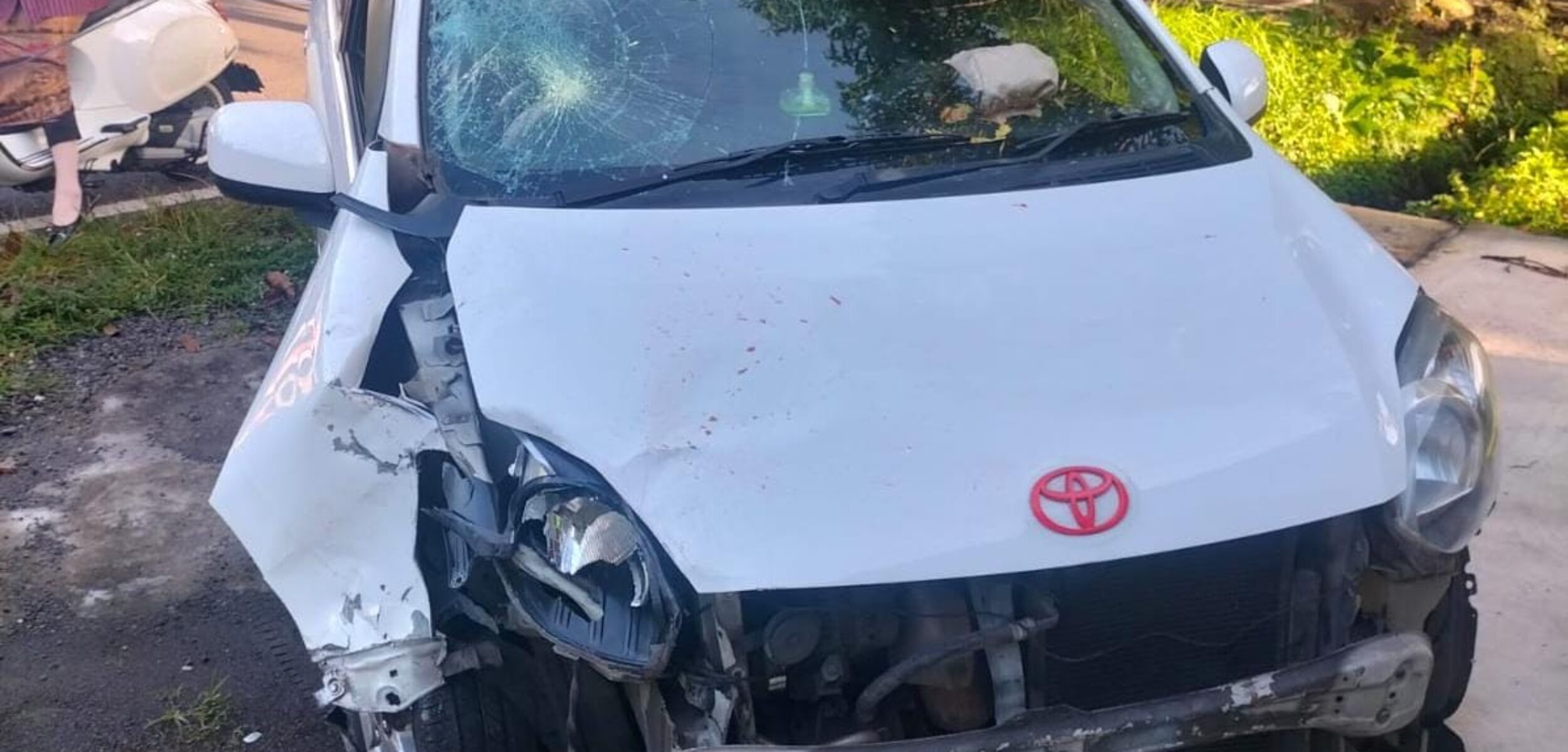 Kondisi mobil usai mengalami kecelakaan di Padukuhan Tempel, Sidomilyo, Bambanglipuro, Bantul, DIY, Kamis (5/2/2026). (Polres Bantul for kabarterdepan.com)