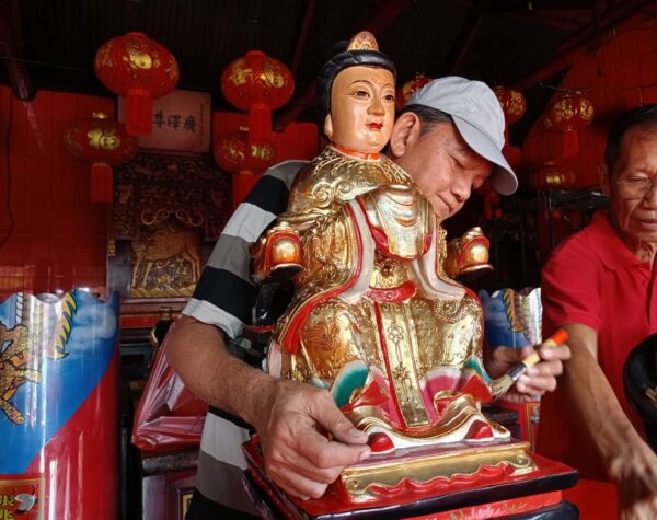 Sidoarjo Sambut Imlek 2577 dengan Ritual Pemandian Rupang Sakral