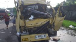 Diduga Kurang Jaga Jarak, Truk Boks Tabrak Kendaraan Berhenti dan Renggut Nyawa Sopir