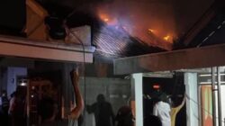 Kebakaran Rumah di Jetis Mojokerto Diduga Korsleting, 2 Unit Damkar Dikerahkan