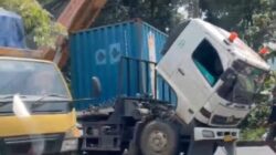 Kecelakaan Tunggal Truk di Turunan SPBU Ngaliyan Semarang, 1 Lajur Tertutup