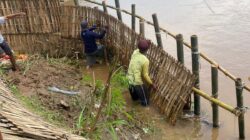 Tanggul Kali Kuto Kendal Tak Kunjung Diperbaiki, Warga Terpaksa Swadaya
