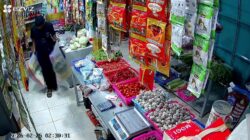 Toko Sembako di Mojosari Mojokerto Dibobol Saat Sahur, Aksi Pelaku Terekam CCTV