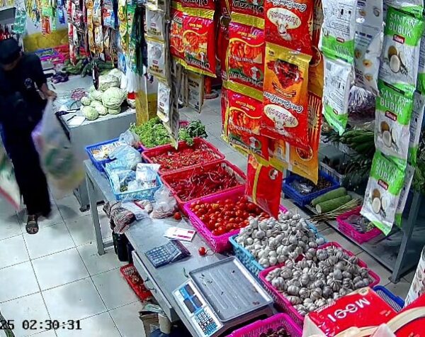 Toko Sembako di Mojosari Mojokerto Dibobol Saat Sahur, Aksi Pelaku Terekam CCTV