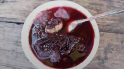 Es Tape Ketan Hitam Pacet Bertahan di Tengah Modernisasi, Pedagang Bundaran Jaga Cita Rasa Tradisional