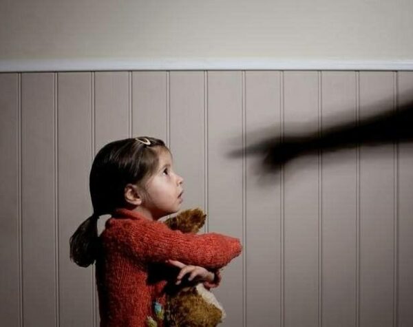 Predator di Balik Atap Rumah: Ayah Tiri di Mojokerto Terancam Kebiri Kimia dan Maksimal 15 Tahun Penjara 