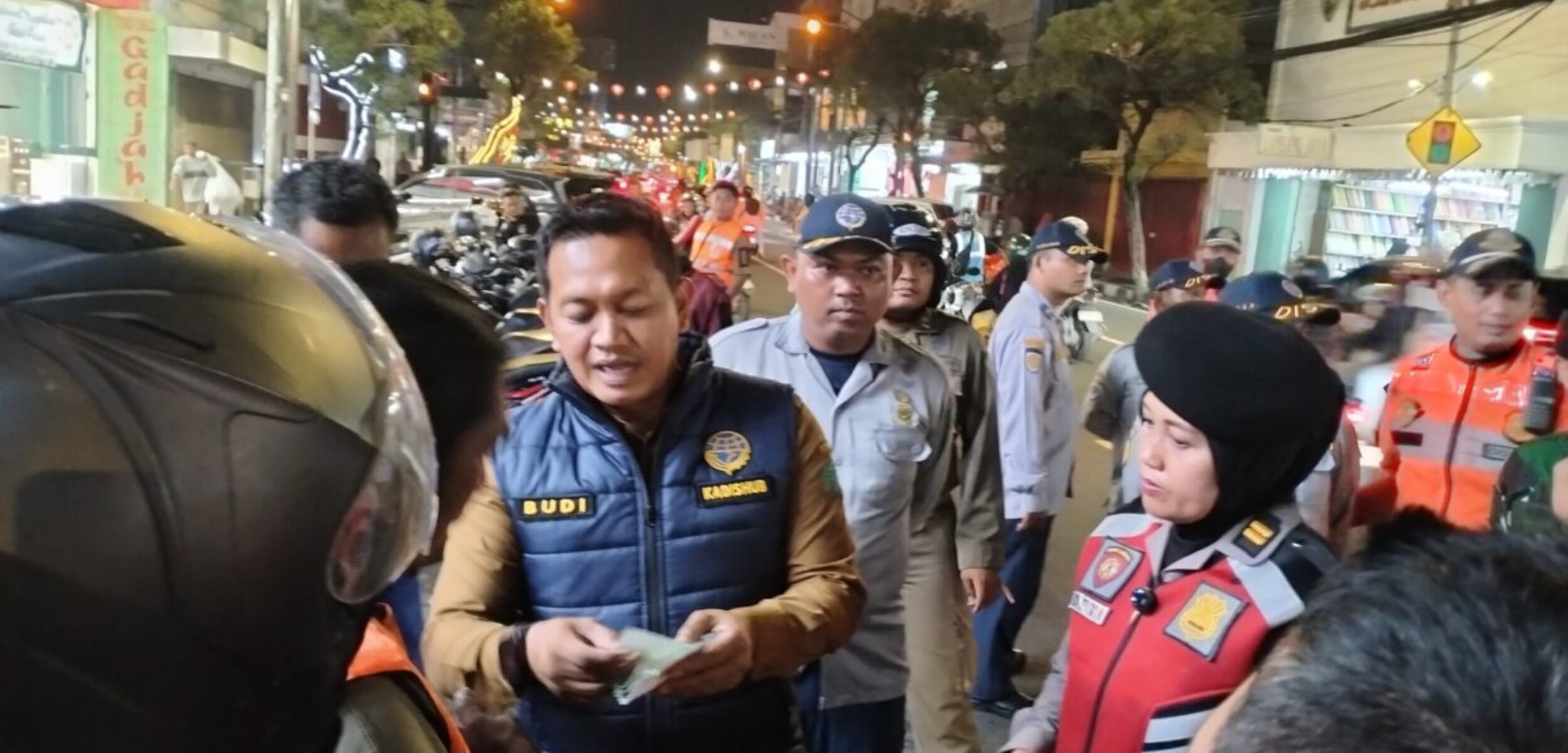 IMG 20260303 WA0161 1 Operasi jukir liar dan pelanggar aturan parkir di sejumlah titik vital perkotaan.(Azies/Kabarterdepan.com)